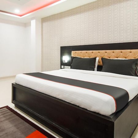 فندق Collection O Red Velvet Premium Balianta المظهر الخارجي الصورة